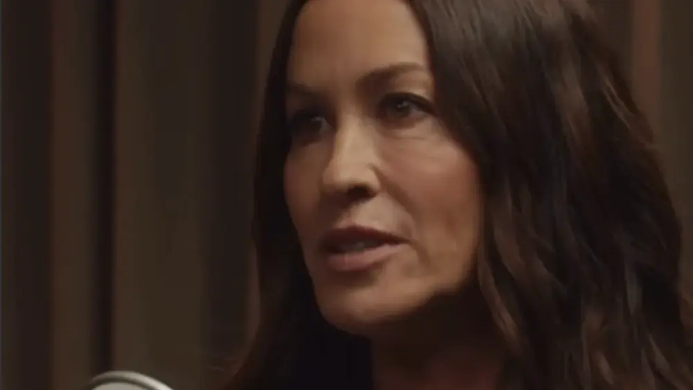 Alanis Morissette critica rótulo de "mulher raivosa" no início da carreira