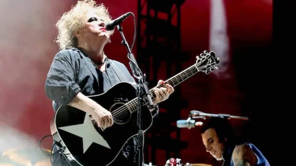 Robert Smith critica FIFA e show do intervalo na Copa